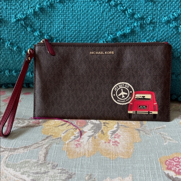 Michael Kors Large Brown Wristlet “Jet Set Go” EUC - Picture 1 of 7